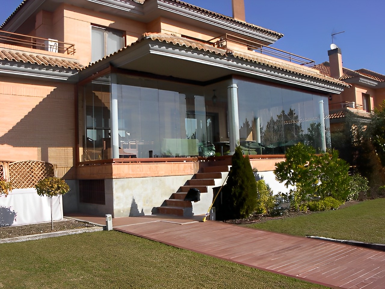 Cortinas de Cristal Y Cerramientos - DISTECALUM - Transforma tus ...