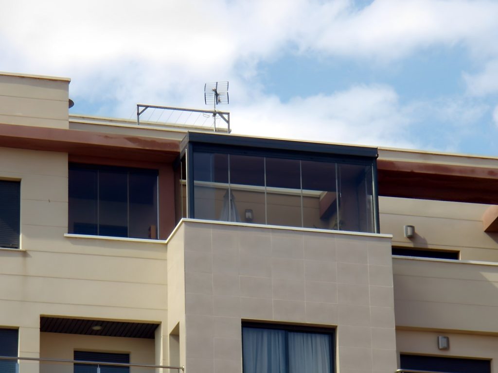 cortina de cristal para balcón Almería distecalum
