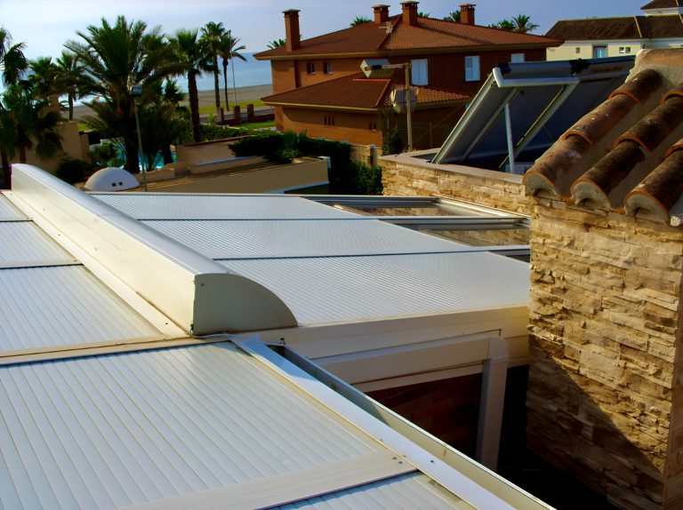 persiana de techo para chalet playa piscina exterior en almeria