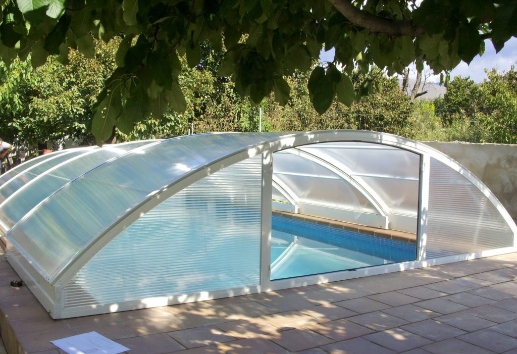 piscina cbaja con cubierta de piscina distecalum almeria1